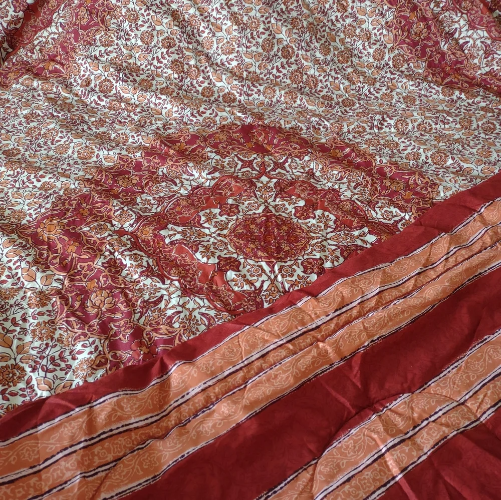 Comforter medallion exotic motif Reversible stripes red